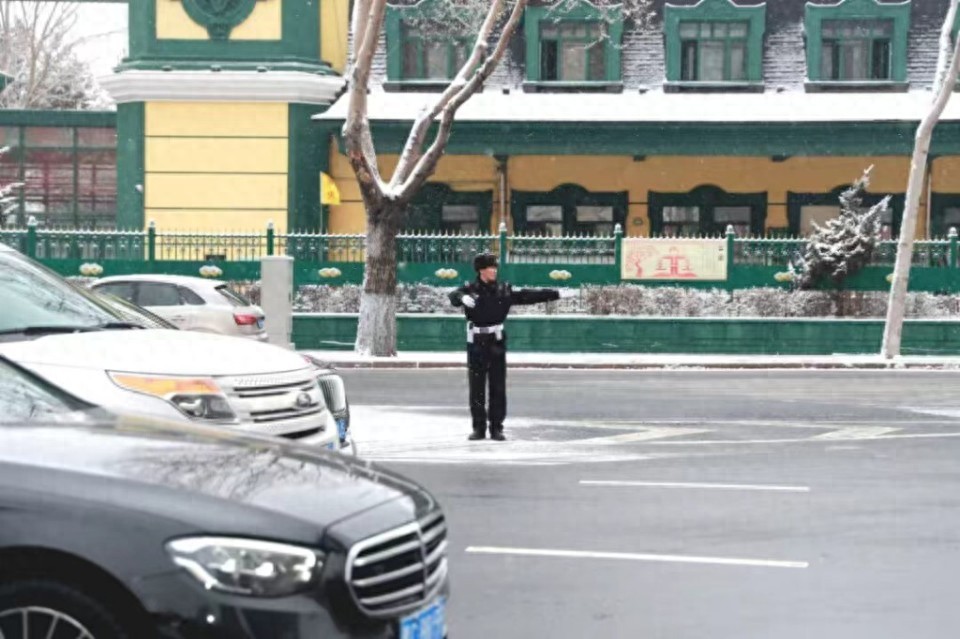 哈爾濱大霧低溫降雪出行安全提示_哈爾濱交警雪天行車(chē)指南_出行提示