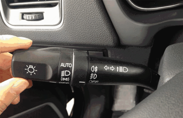 雪地行車安全技巧_降雪天氣開(kāi)車注意事項(xiàng)_出行提示