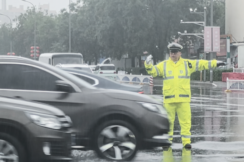 京津冀強(qiáng)降雨路況信息_出行提示_廊坊交警雨天出行安全