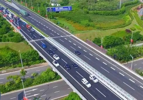 霧天行車安全常識(shí)_低能見度行車技巧_出行提示