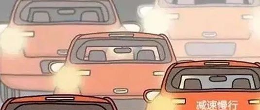 出行提示_雪天行車安全注意事項(xiàng)_繞車檢查車胎安全