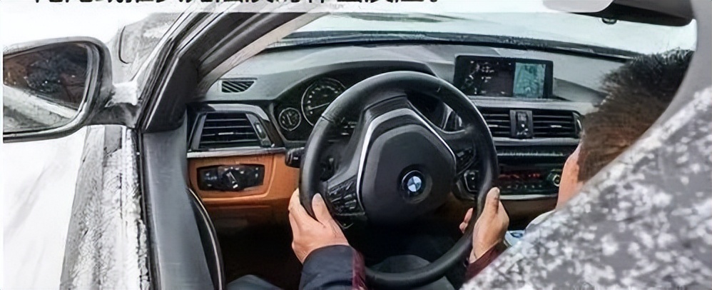 雪天出行安全注意事項_雪天步行防滑防摔防砸攻略_出行提示