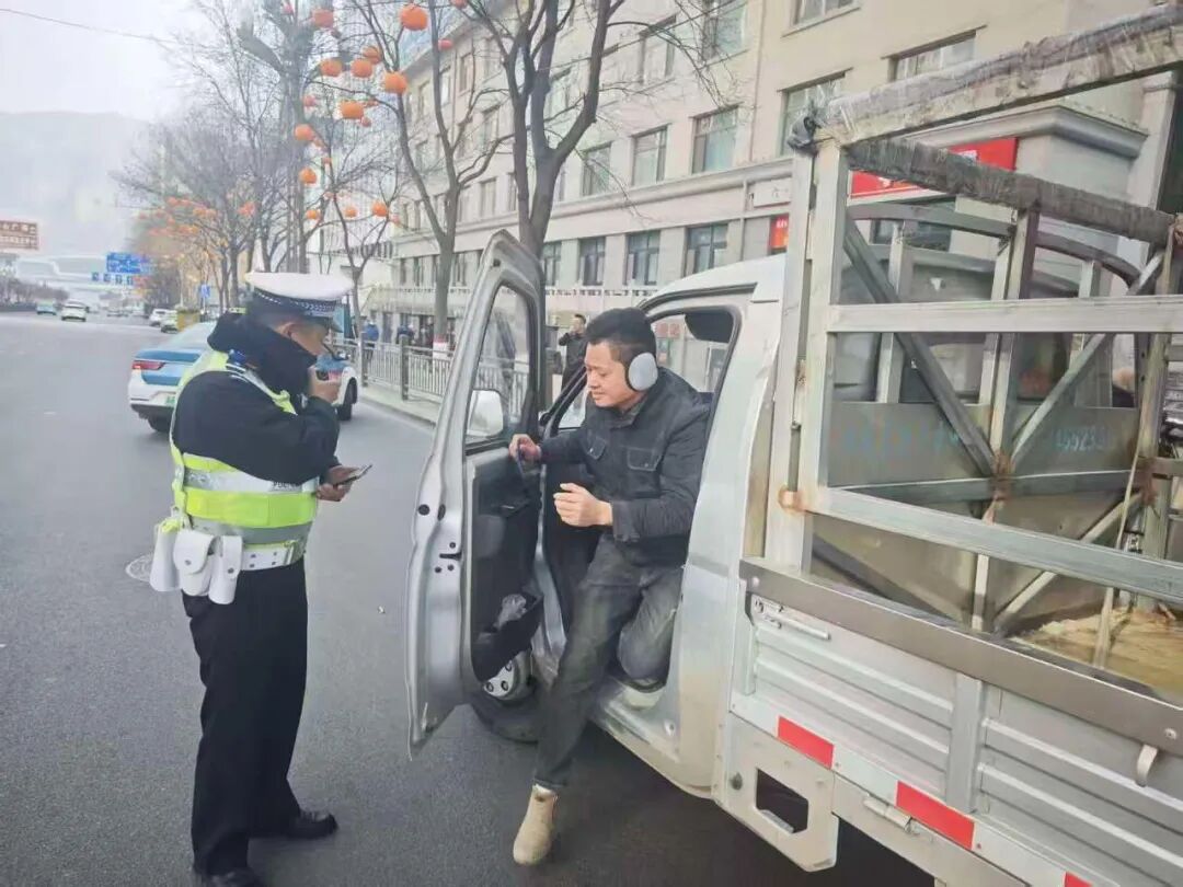 西寧市公安局交通管理局 禁限行車(chē)輛整治行動(dòng) 西寧交管 高壓態(tài)勢(shì)_限行