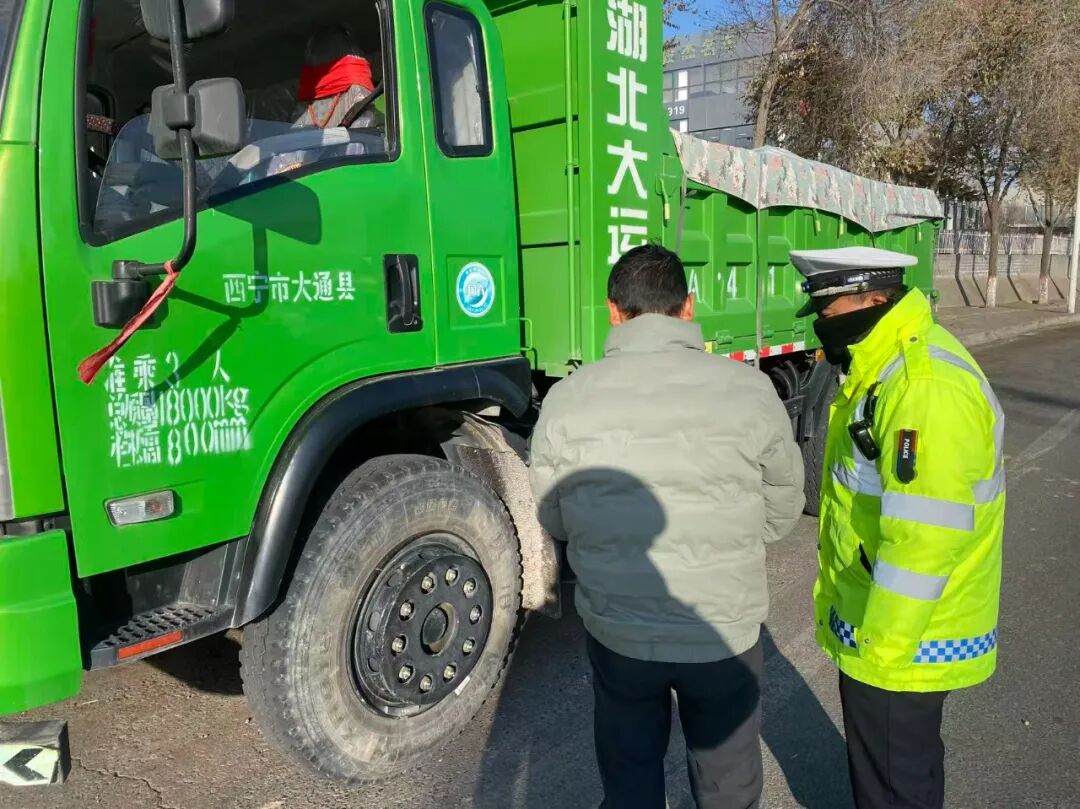 西寧市公安局交通管理局 禁限行車(chē)輛整治行動(dòng) 西寧交管 高壓態(tài)勢(shì)_限行