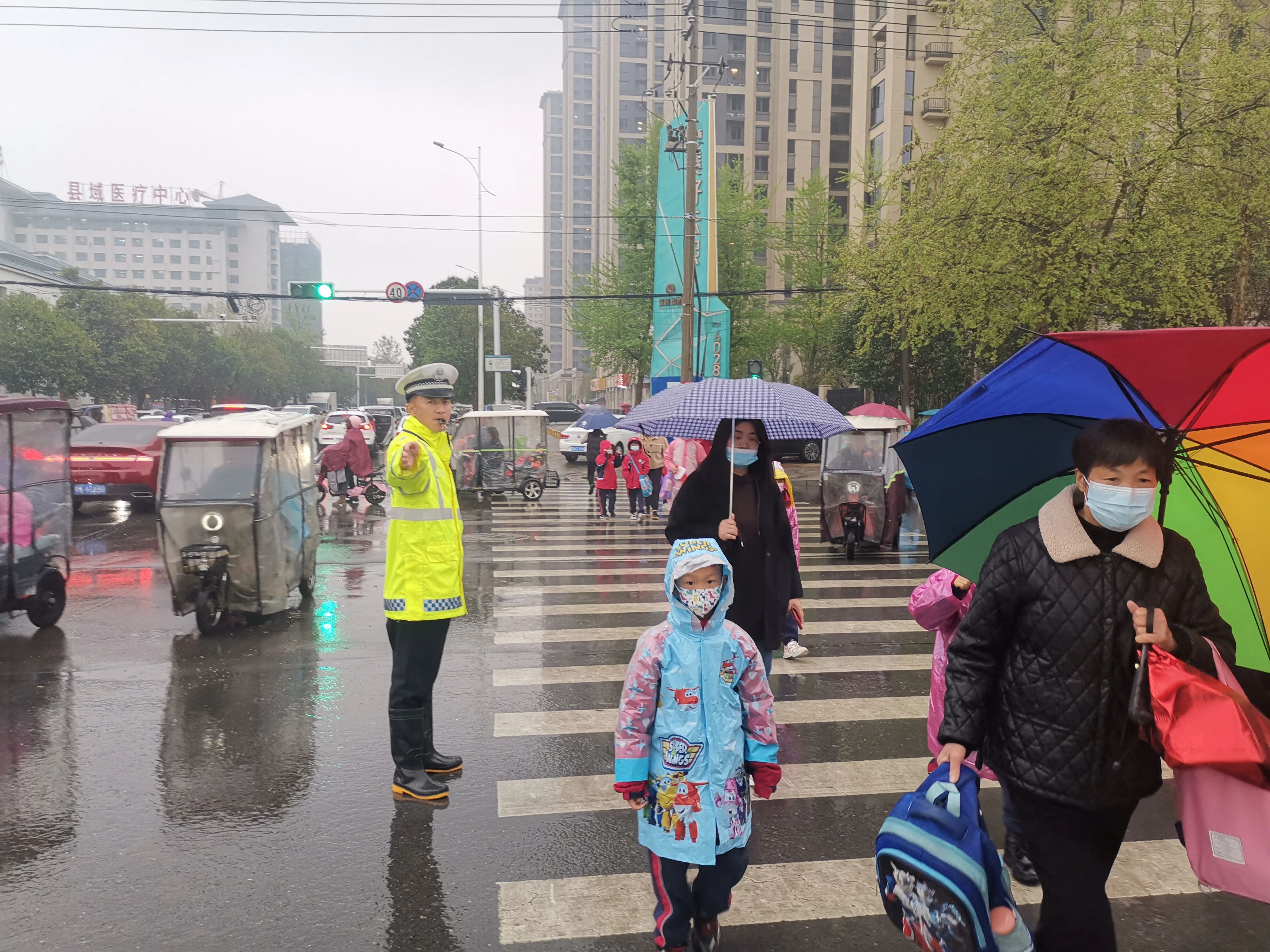 鄭州明早交通路況_鄭州早高峰送學(xué)高峰路況_出行提示