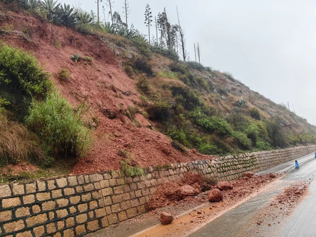 雨季汛期交通安全提示_出行提示_石林縣雨季道路隱患點(diǎn)