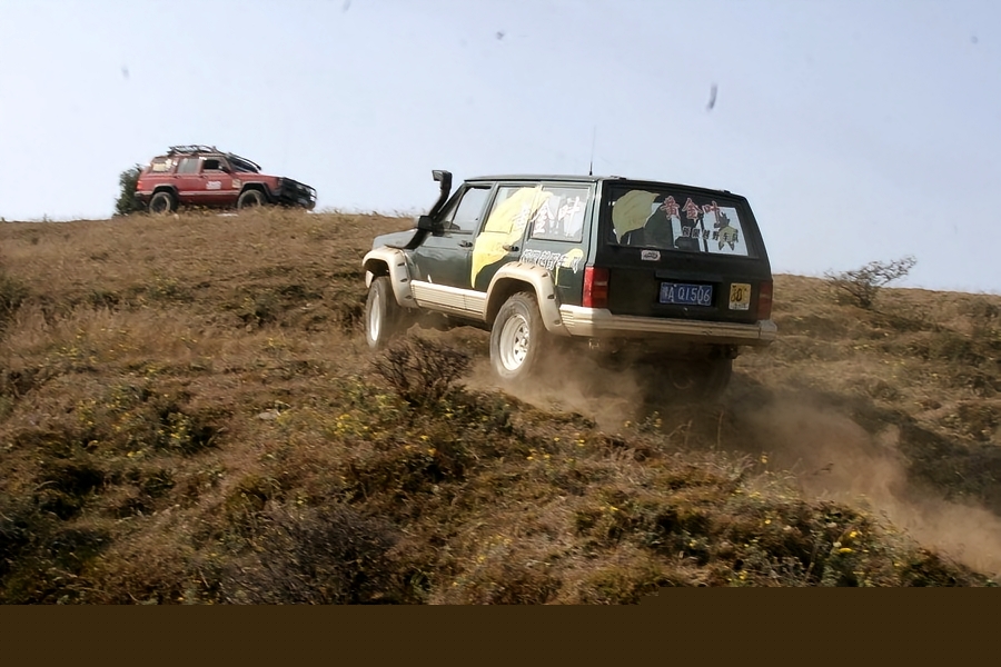 低速通過(guò)碎石路_路況_越野駕駛技巧